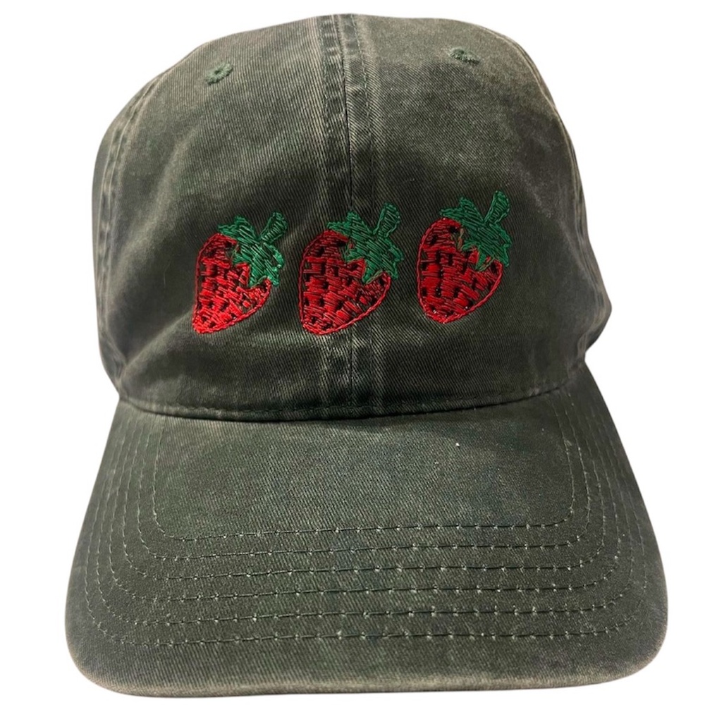 Custom embroider border cap
￼